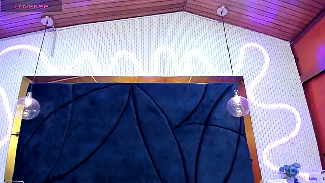 LARISSAEVANS online show from 02.20.25