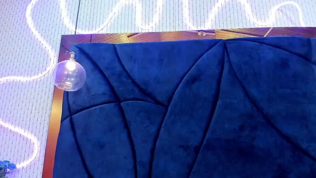 LARISSAEVANS online show from 03.08.25