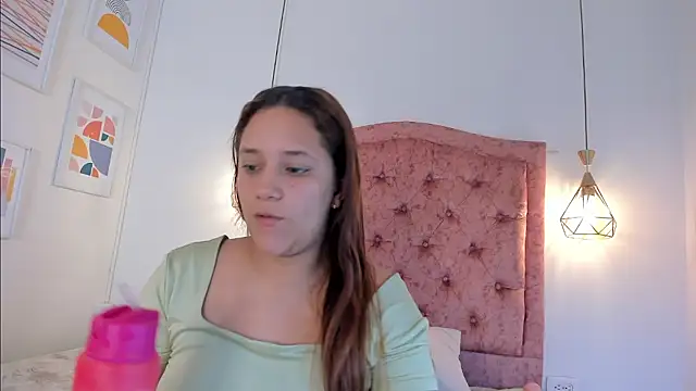 Snapshot of aprill21_ chatting on 12.06.24 aprill21 online show from 12.06.24