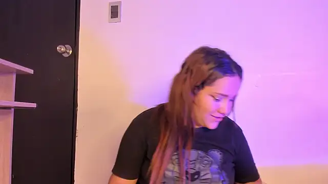 Snapshot of aprill21_ chatting on 02.04.25 aprill21 online show from 02.04.25