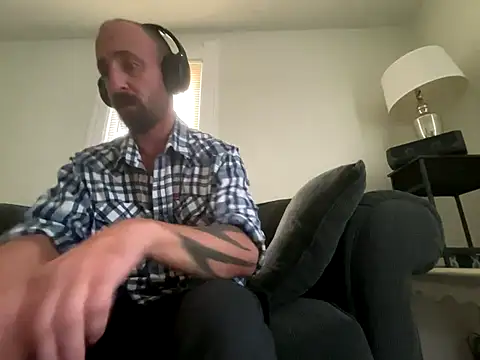 Snapshot of armdy371 chatting on 10.04.25 armdy371 online show from 10.04.25