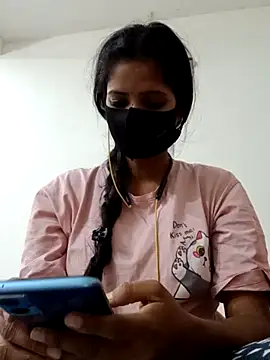 Snapshot of _SonPari_ chatting on 12.13.24 SonPari online show from 12.13.24