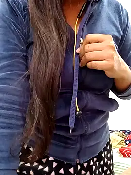 Snapshot of _SonPari_ chatting on 12.16.24 SonPari online show from 12.16.24