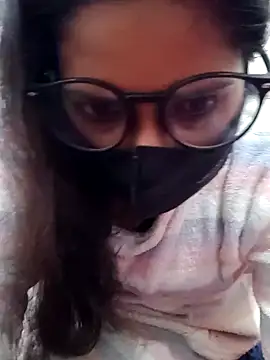 Snapshot of _SonPari_ chatting on 12.22.24 SonPari online show from 12.22.24