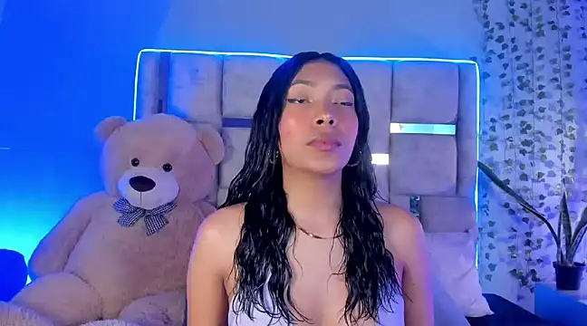 KarolRojas  online show from 02.04.25