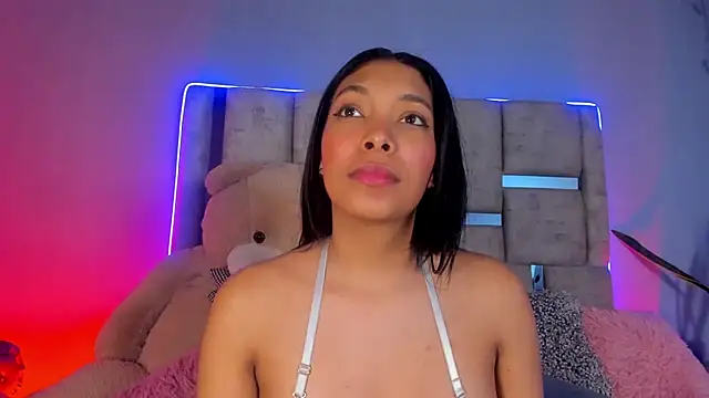 KarolRojas  online show from 02.26.25