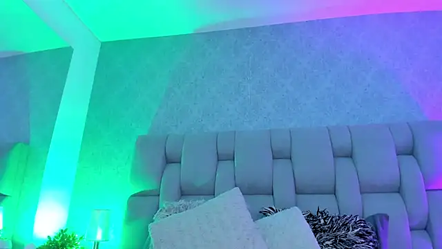 KarolRojas  online show from 03.15.25