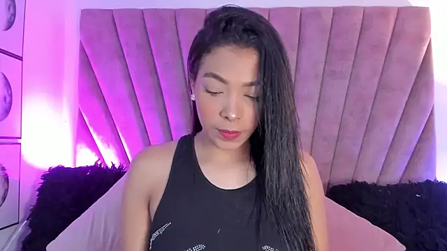 KarolRojas  online show from 10.25.25