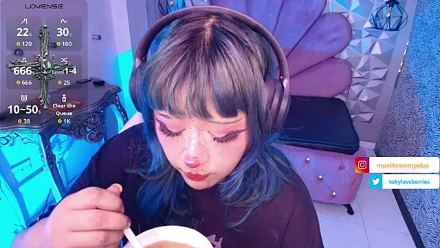 toky doll online show from 12.04.25