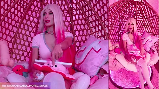 Snapshot of dana_more chatting on 10.30.25 dana more online show from 10.30.25