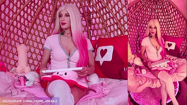 Snapshot of dana_more chatting on 11.14.25 dana more online show from 11.14.25