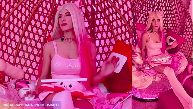 Snapshot of dana_more chatting on 11.20.25 dana more online show from 11.20.25