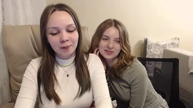 Snapshot of Emi1y_Angel11 chatting on 01.28.25 Emi1y Angel11 online show from 01.28.25