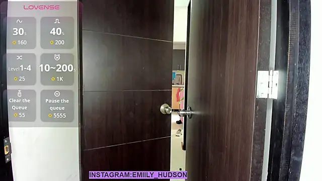 emily huddson  online show from 10.03.25