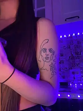 EricaWalls online show from 02.04.25