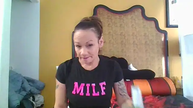 Snapshot of ALLURET4U chatting on 12.04.24 ALLURET4U online show from 12.04.24