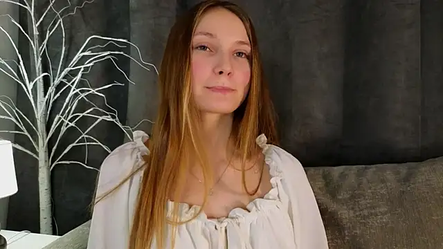 Snapshot of MonaEldon chatting on 01.18.25 MonaEldon online show from 01.18.25