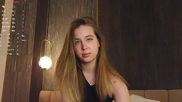 Snapshot of LoraineLuff chatting on 03.12.25 LoraineLuff online show from 03.12.25