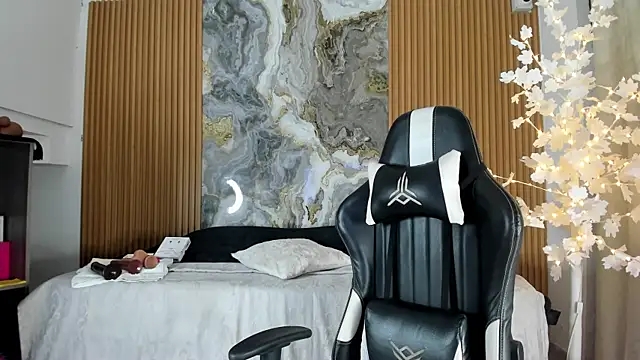 Danna topless online show from 03.27.26