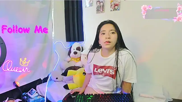 Snapshot of litle_mily_ chatting on 06.05.26 litle mily online show from 06.05.26
