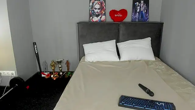 Snapshot of MuscleXXXBarbie chatting on 06.12.26 MuscleXXXBarbie online show from 06.12.26