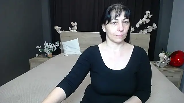 Snapshot of LiluGrants chatting on 05.16.26 LiluGrants online show from 05.16.26