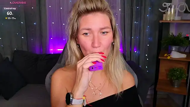 Snapshot of MilaBott chatting on 06.17.26 MilaBott online show from 06.17.26