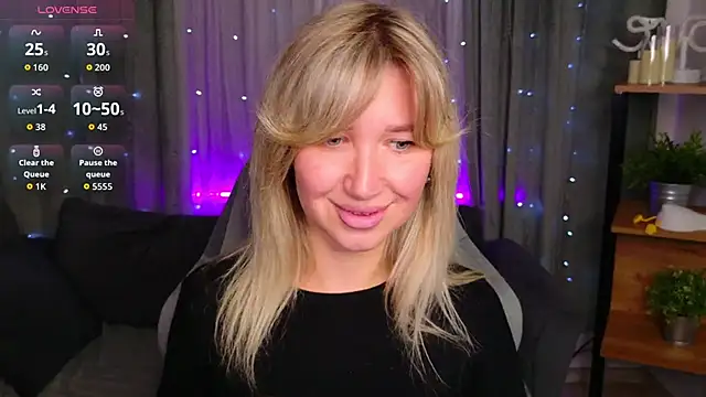 Snapshot of MilaBott chatting on 06.18.26 MilaBott online show from 06.18.26