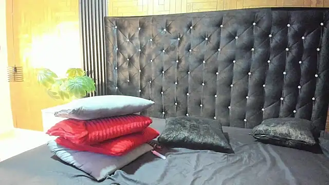 Snapshot of Laross25 chatting on 05.08.26 Laross25 online show from 05.08.26