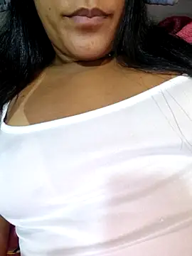 Snapshot of viannaiasmim chatting on 10.15.25 viannaiasmim online show from 10.15.25