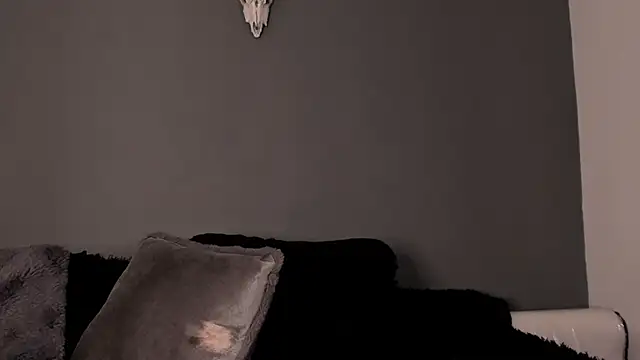 Snapshot of Aliz01 chatting on 12.24.24 Aliz01 online show from 12.24.24