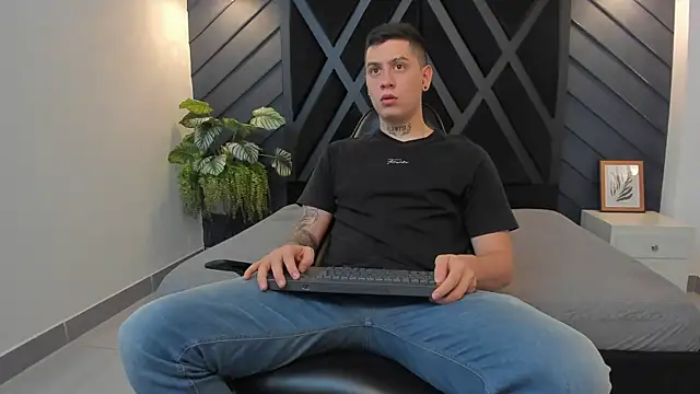 Yeiko Romero  online show from 12.27.24