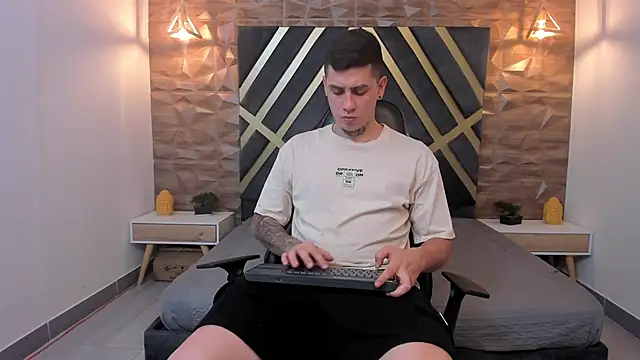 Yeiko Romero  online show from 01.13.25