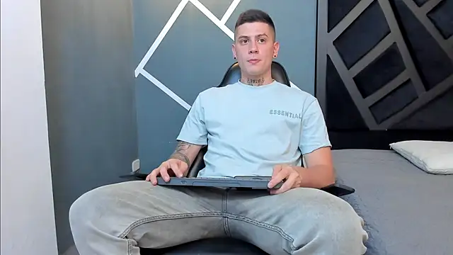 Yeiko Romero  online show from 01.17.25