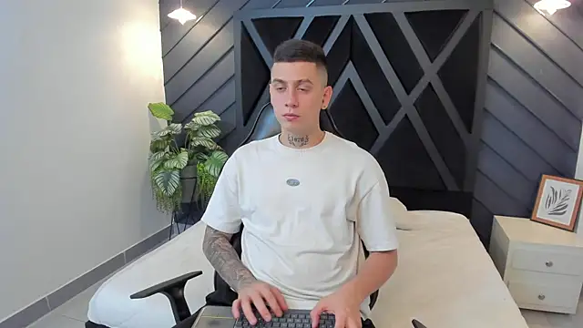 Yeiko Romero  online show from 02.15.25