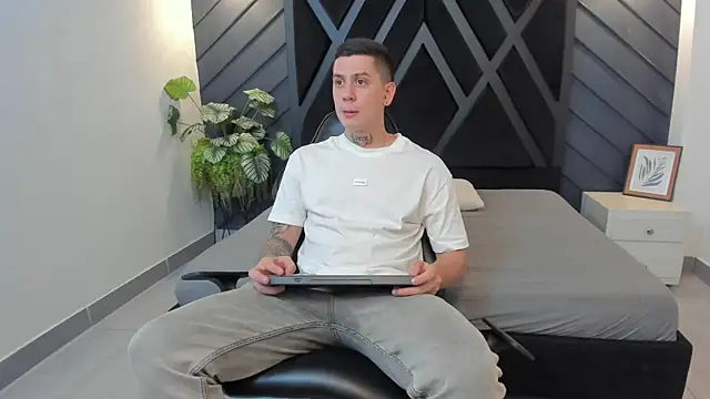 Yeiko Romero  online show from 02.27.25