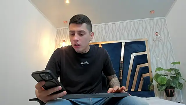 Yeiko Romero  online show from 03.13.25