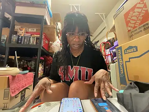 Snapshot of wynterheat chatting on 05.27.26 wynterheat online show from 05.27.26