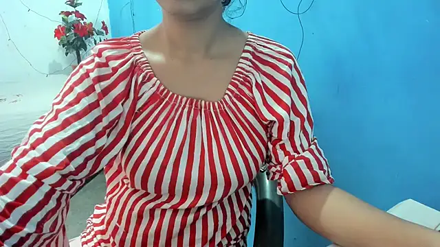 Snapshot of aarjulove chatting on 04.04.26 aarjulove online show from 04.04.26