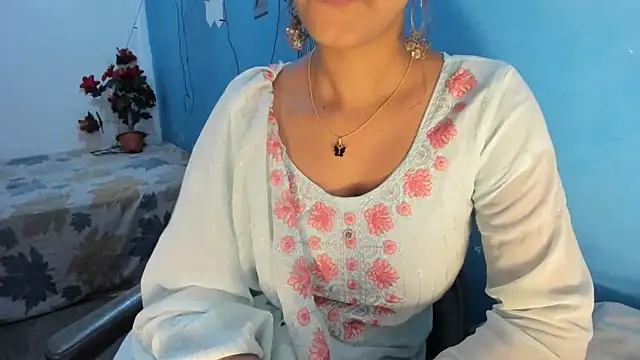 Snapshot of aarjulove chatting on 04.11.26 aarjulove online show from 04.11.26