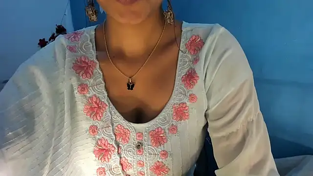 Snapshot of aarjulove chatting on 04.11.26 aarjulove online show from 04.11.26