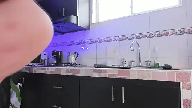 Emma-evans online show from 03.21.25