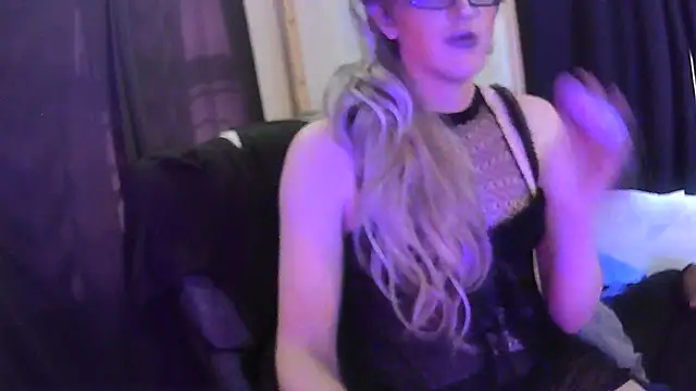 Snapshot of sexyblondetrans chatting on 02.19.25 sexyblondetrans online show from 02.19.25