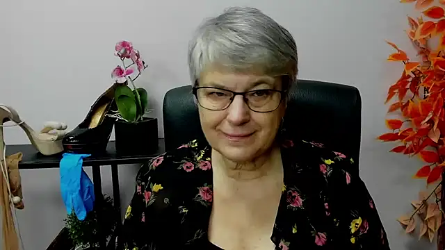 Snapshot of IrisDream chatting on 12.02.24 IrisDream online show from 12.02.24