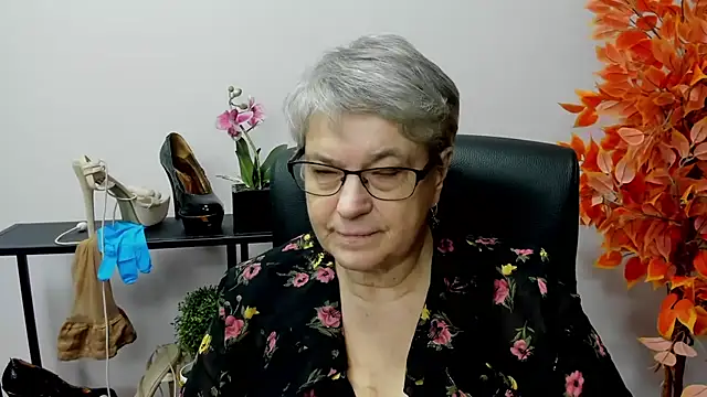 Snapshot of IrisDream chatting on 12.03.24 IrisDream online show from 12.03.24