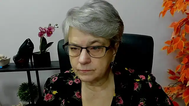 Snapshot of IrisDream chatting on 12.05.24 IrisDream online show from 12.05.24