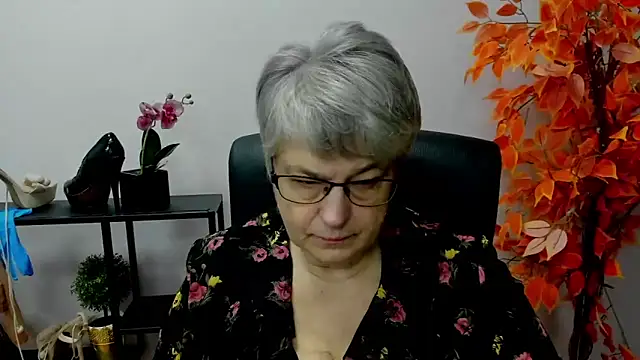 Snapshot of IrisDream chatting on 12.05.24 IrisDream online show from 12.05.24