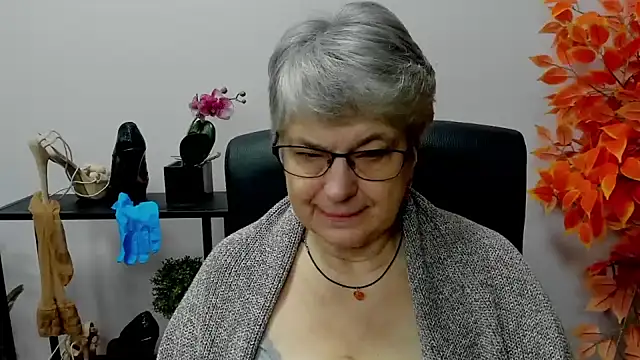 Snapshot of IrisDream chatting on 12.09.24 IrisDream online show from 12.09.24