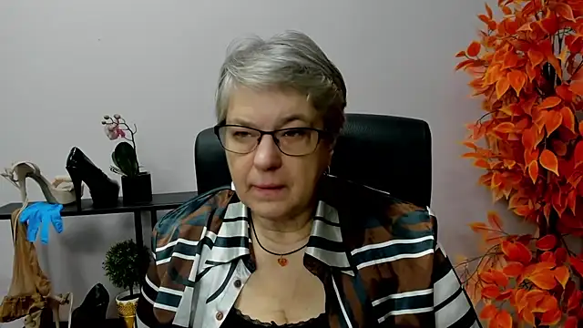 Snapshot of IrisDream chatting on 12.12.24 IrisDream online show from 12.12.24