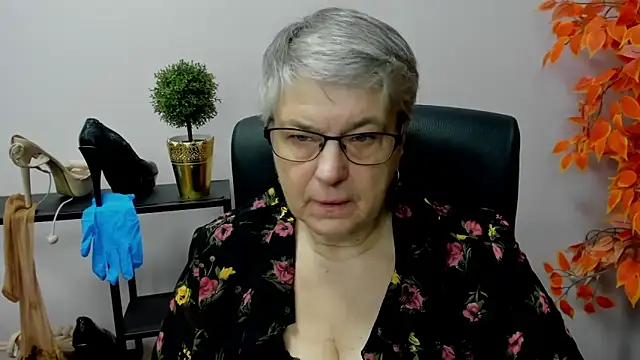 Snapshot of IrisDream chatting on 01.08.25 IrisDream online show from 01.08.25